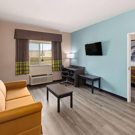 Super 8 By Wyndham Lubbock West Hotel Buitenkant foto
