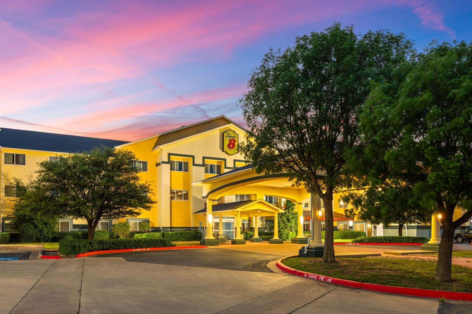 Super 8 By Wyndham Lubbock West Hotel Buitenkant foto