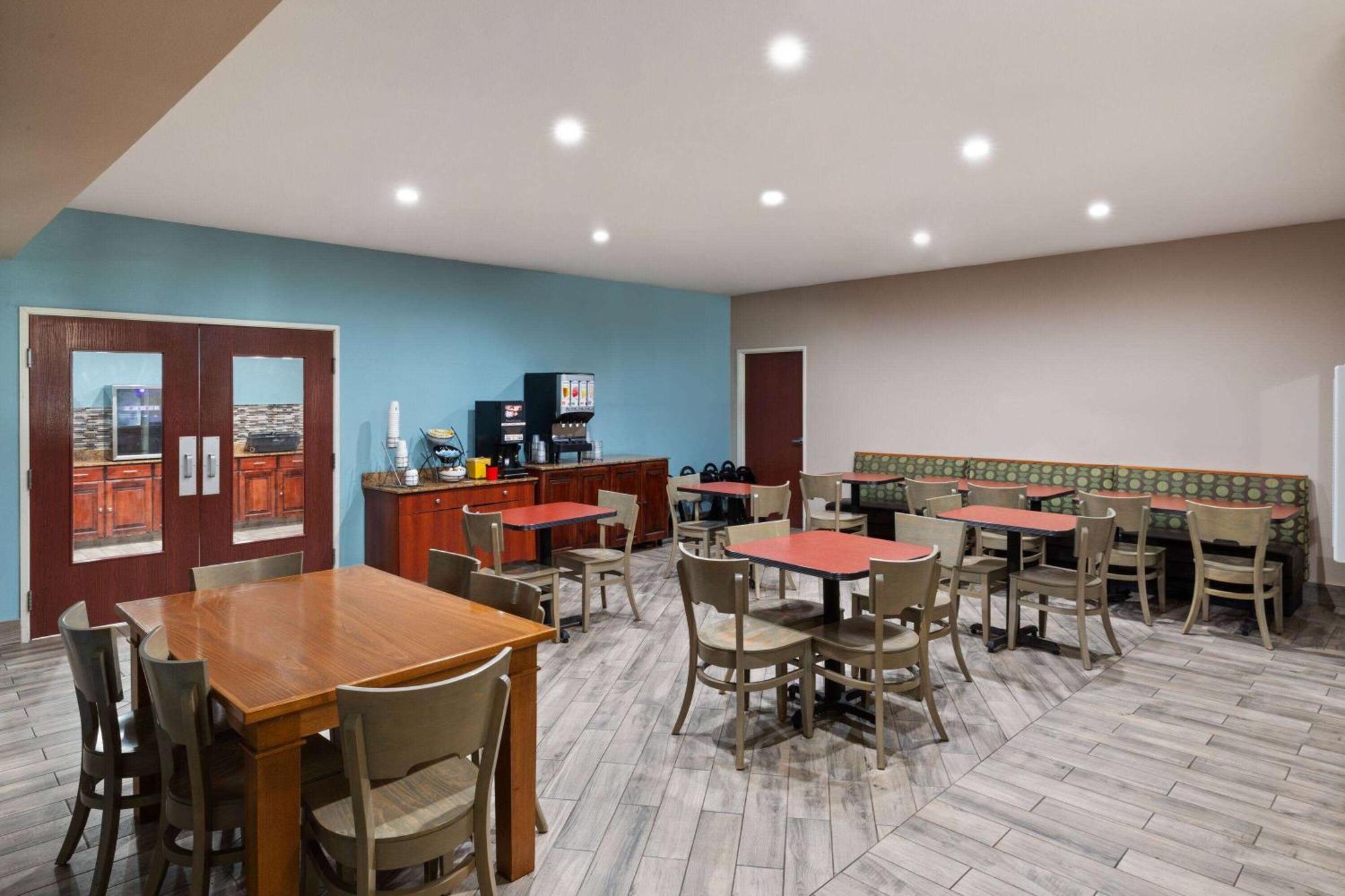 Super 8 By Wyndham Lubbock West Hotel Buitenkant foto